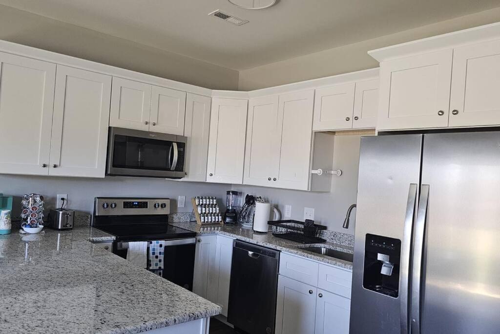 Gorgeous 3 Bedroom Home With Cable Tv In All Rooms & Free Wi-Fi Concord Exterior foto